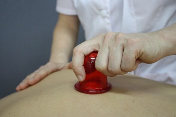 massaggio a coppettazione per l'osteocondrosi della colonna vertebrale
