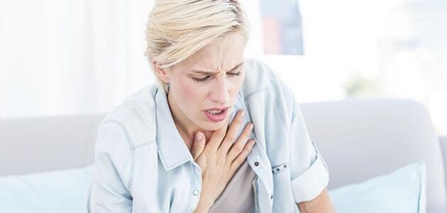 Con pleurite, patologie cardiache e nevralgia intercostale, il dolore sotto la scapola sinistra può essere accompagnato da una grave mancanza di respiro